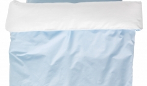 Бельевой комплект для кроватки голубого цвета